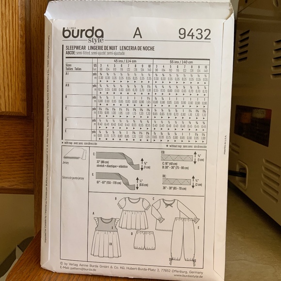 GIRLS - BURDA SUPER - SLEEPWEAR - Picture 5 of 6